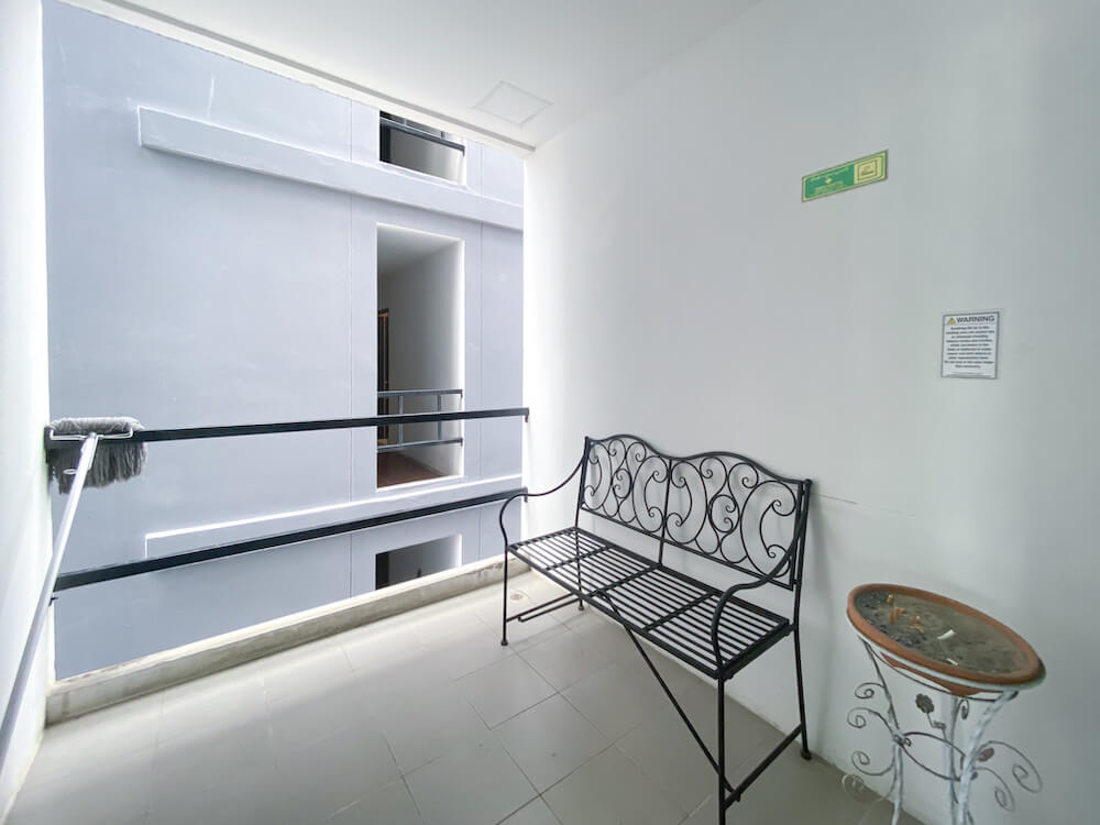 ヴォーグパタヤ(Vogue Pattaya)のホテル内にある喫煙スペース