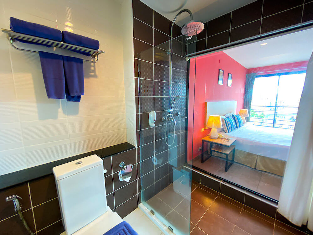 ヴォーグパタヤ(Vogue Pattaya)スーペリア ダブル(Superior Double)のシャワールーム1