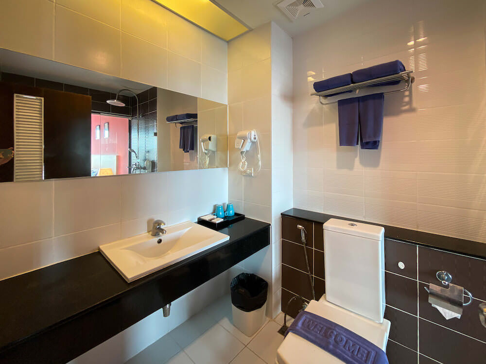 ヴォーグパタヤ(Vogue Pattaya)スーペリア ダブル(Superior Double)のシャワールーム2