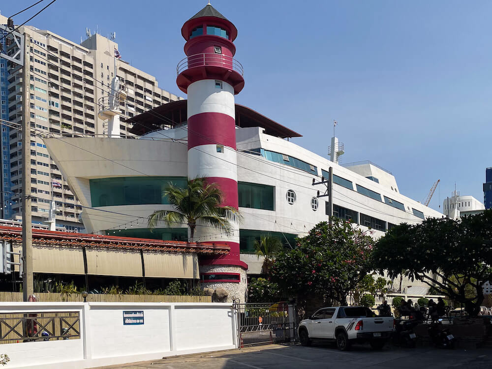 エーワン ザ ロイヤル クルーズ ホテル パタヤ(A-One The Royal Cruise Hotel Pattaya)の外観