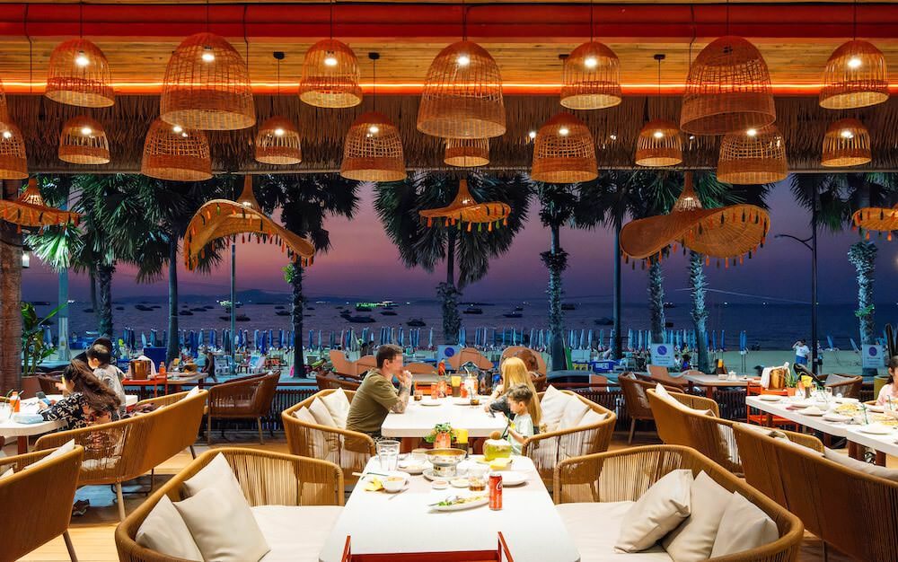 Fat Coco Seafood Clubからの望むサンセット