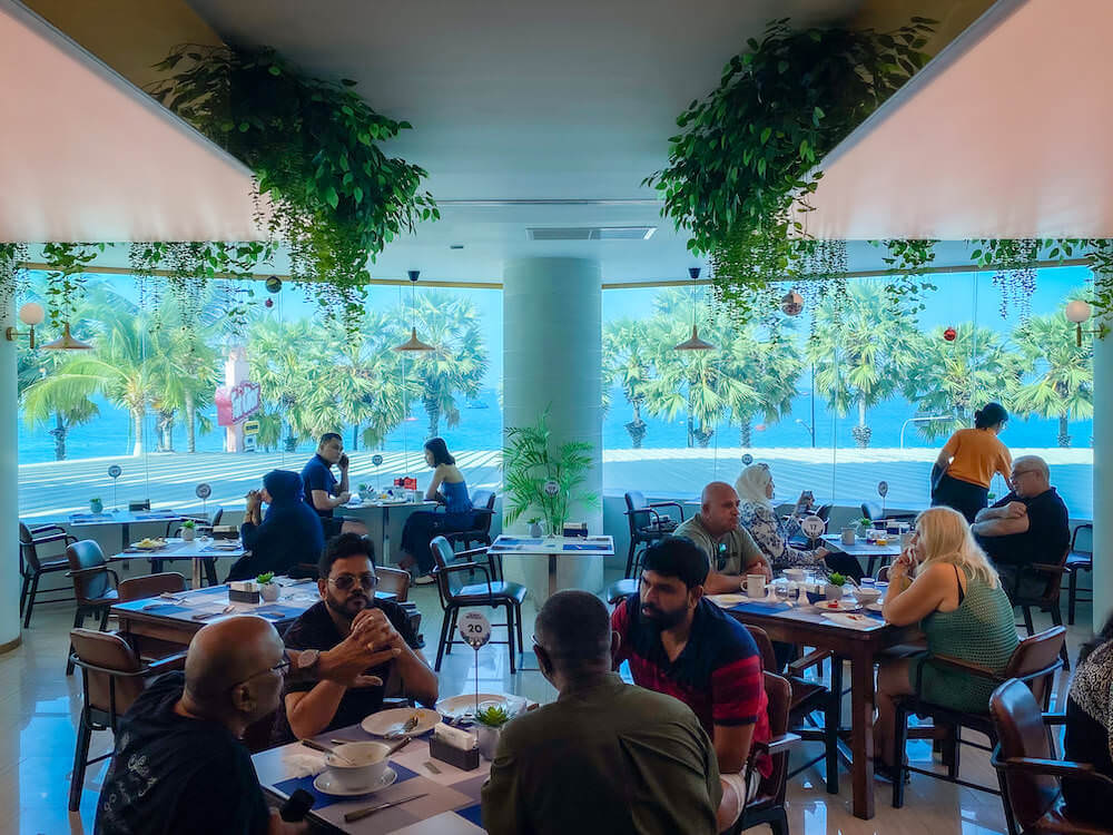 エーワン ザ ロイヤル クルーズ ホテル パタヤ(A-One The Royal Cruise Hotel Pattaya)の朝食会場