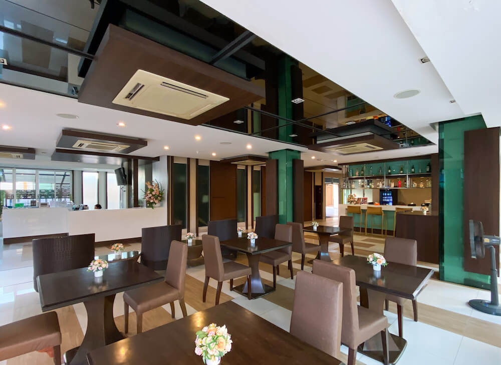 エイプリル スイーツ(April Suites Pattaya)のエントランスロビー