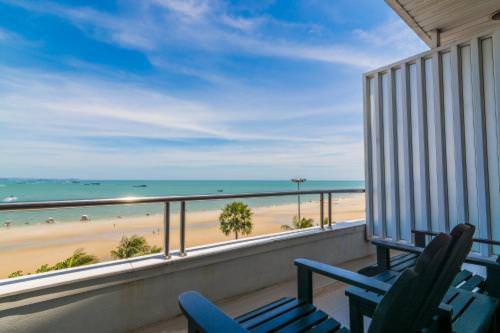 バブーナ ビーチフロント リビング ホテル(Baboona Beachfront Living Hotel)高層階オーシャンビュールームからの景色