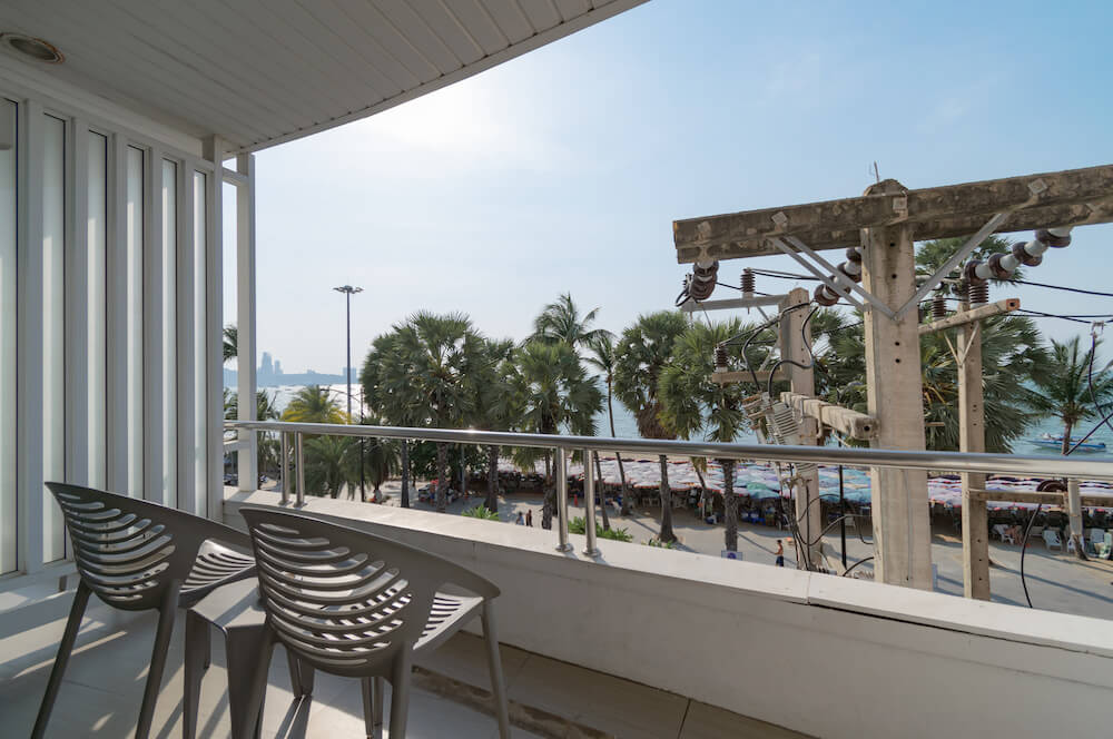 バブーナ ビーチフロント リビング ホテル(Baboona Beachfront Living Hotel)の客室バルコニーから望むオーシャンビュー