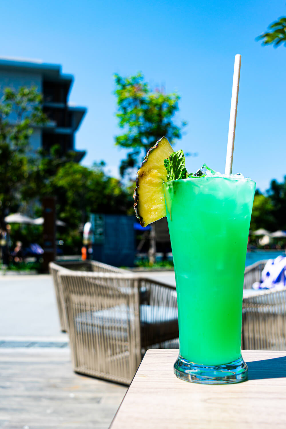 オゾ ノース パタヤ(OZO North Pattaya)のプールサイドバーで飲んだカクテル2