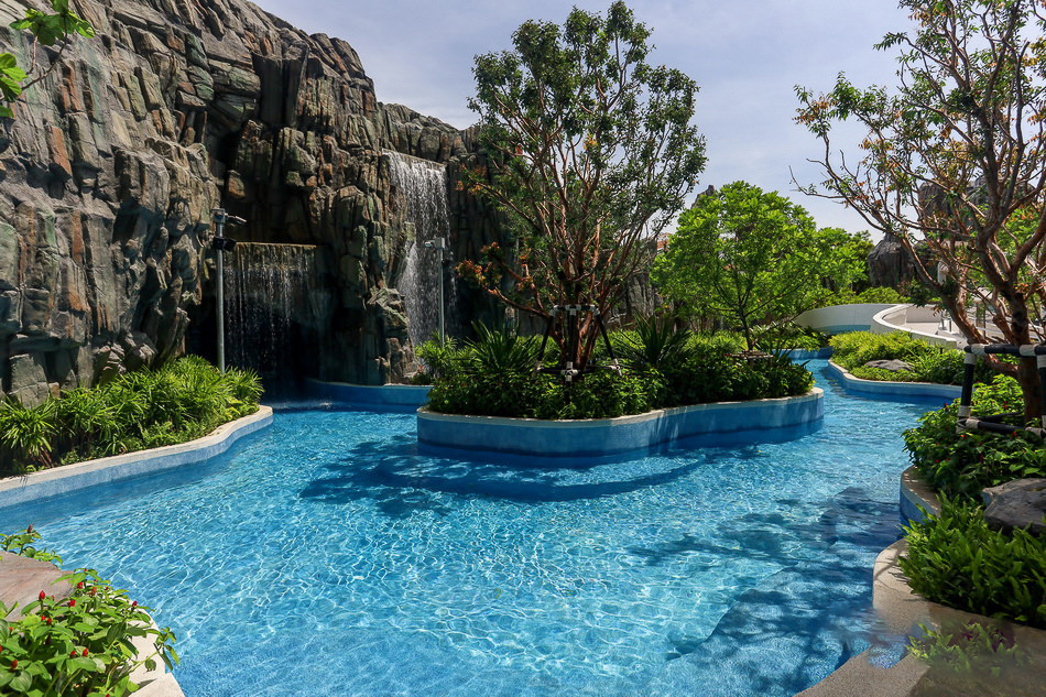 グランデセンターポイントスペースパタヤ(「Grande Centre Point Space Pattaya)のプール2